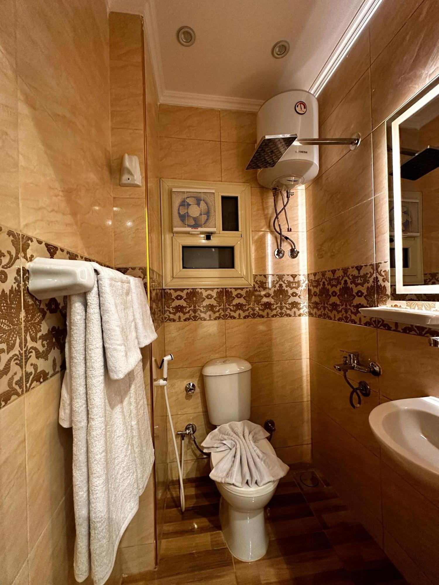 Pyramids On The Spot View Hotel Kafret el-Gabal Exterior photo