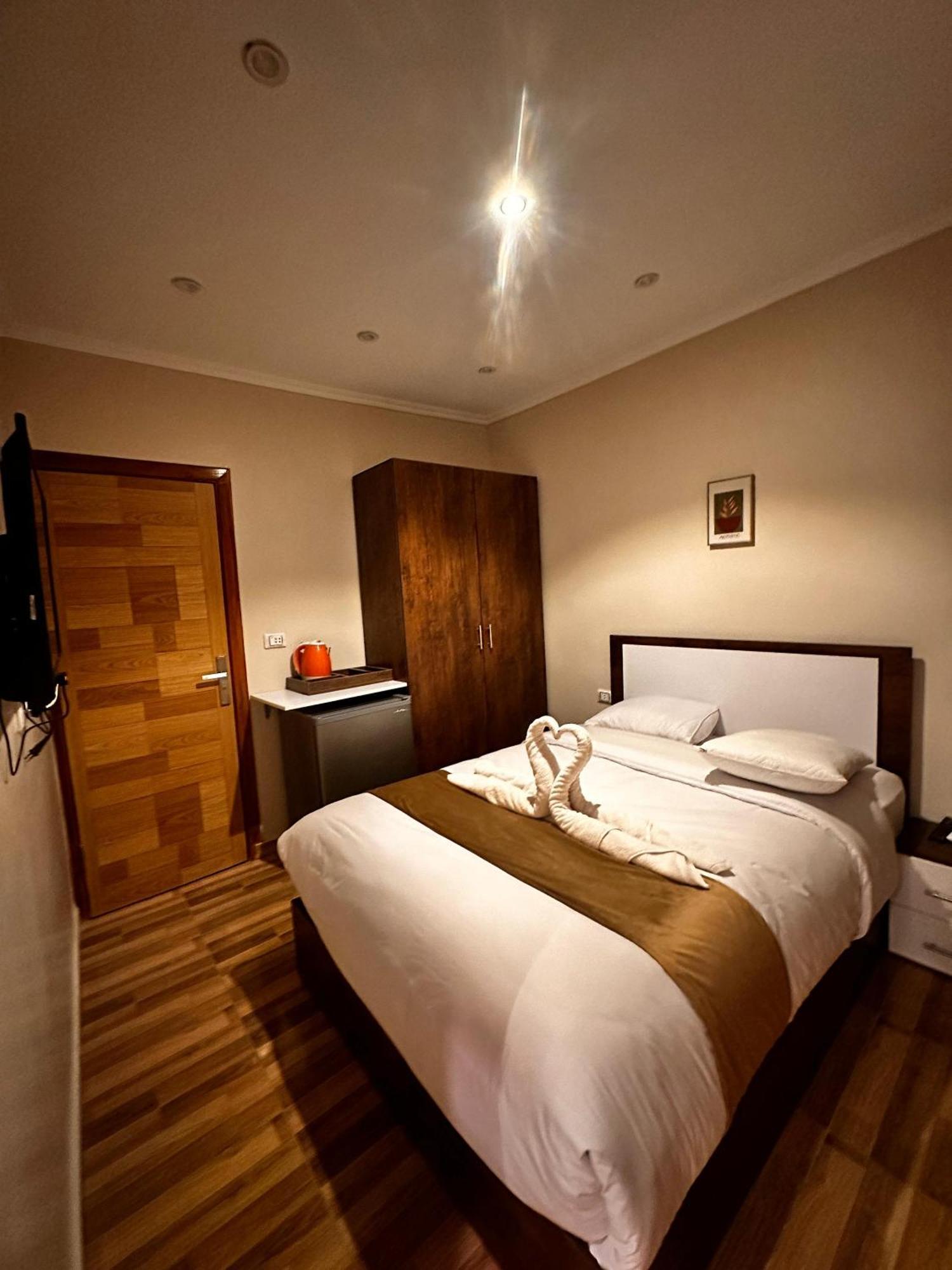 Pyramids On The Spot View Hotel Kafret el-Gabal Exterior photo